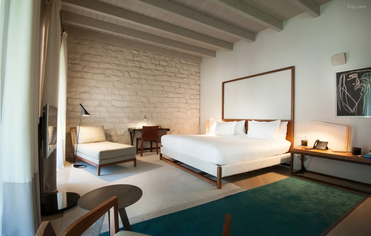 Junior Suite — Trip.com listing photograph