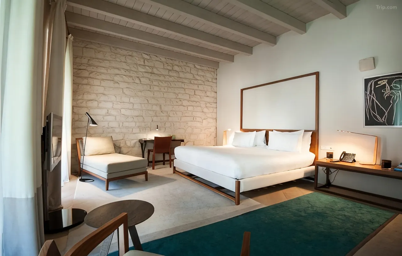 Junior Suite (2 Adults + 1 Child) — Trip.com listing photograph